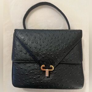 🩷 Vintage Ostrich
Leather(1960s-1970s)Rare
Double Flap/Gold Hardware turn-lock🩷